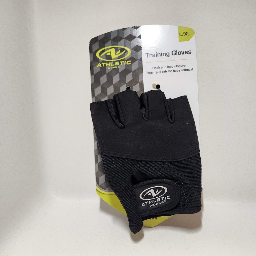 NEW Athletic Works Weightlifting Gloves L/XL Black  Helps keep hands smooth